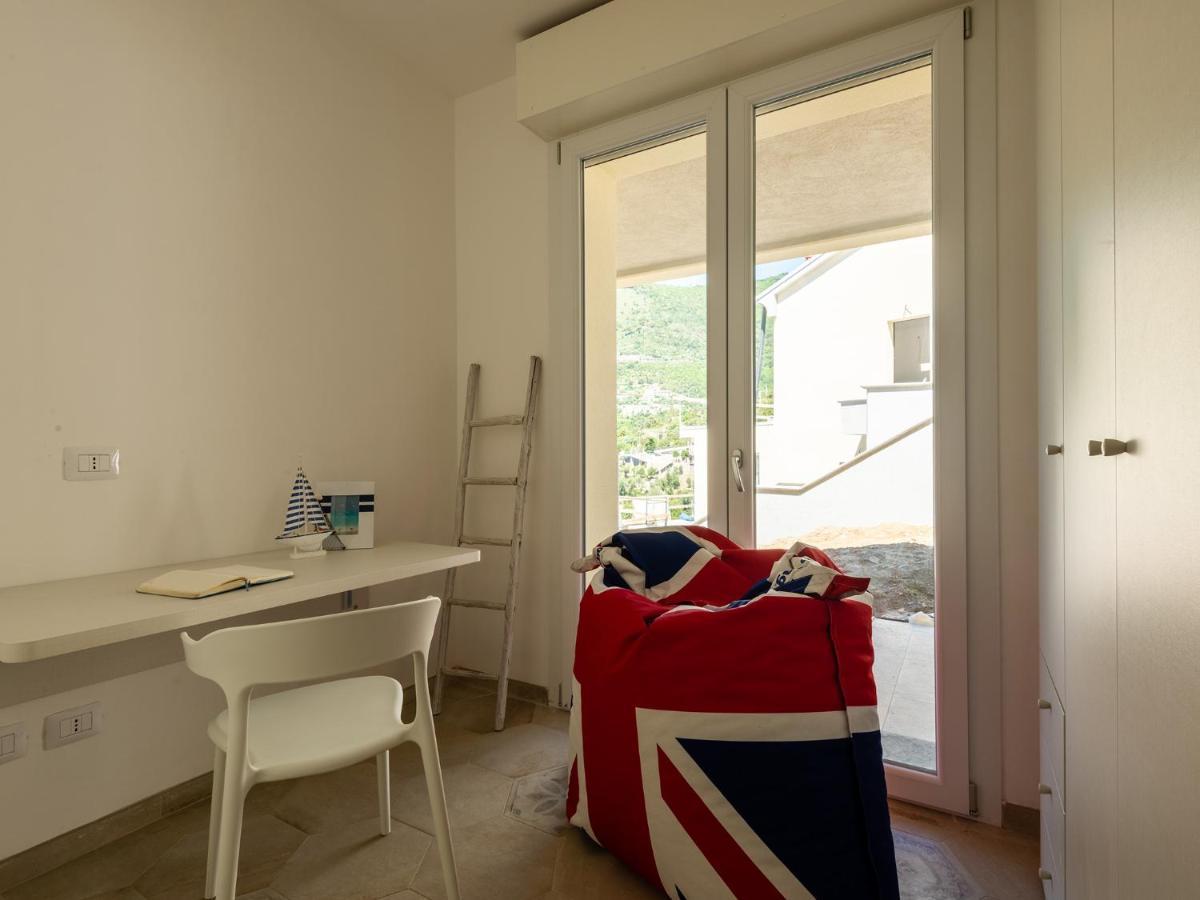 Villa Hanbury With Swimming Pool And Parking In Alassio Exterior photo