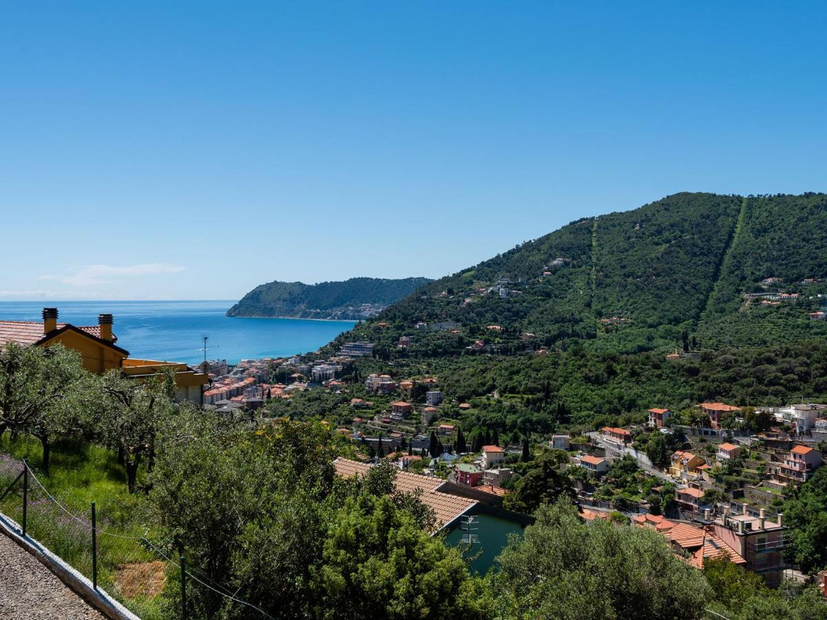 Villa Hanbury With Swimming Pool And Parking In Alassio Exterior photo